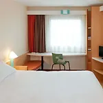 Ibis Barcelona Santa Coloma 2*