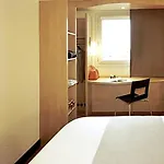 Ibis Barcelona Santa Coloma 2*