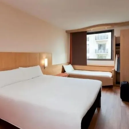 酒店 巴塞罗那圣科洛马宜必思酒店 2*