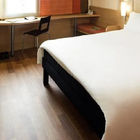 Ibis Barcelona Santa Coloma 2*