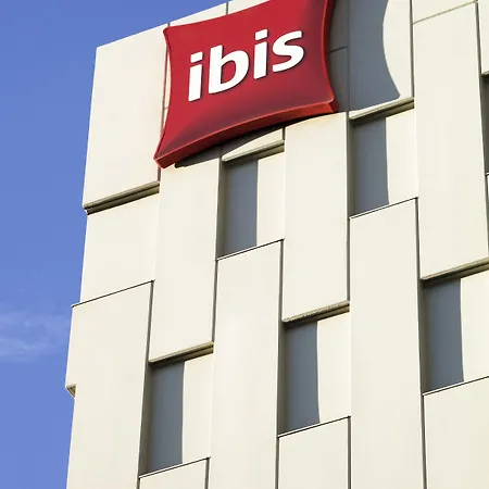 巴塞罗那圣科洛马宜必思酒店 2*