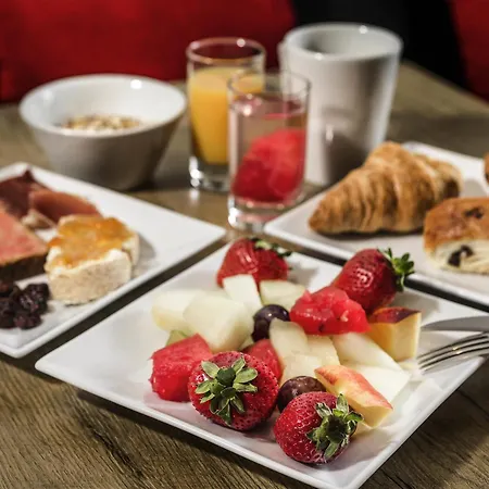 巴塞罗那圣科洛马宜必思酒店