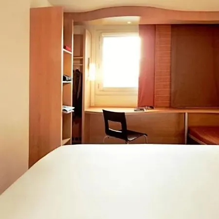 Ibis Barcelona Santa Coloma Hotel 2*