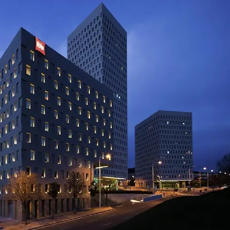 Hotel Ibis Barcelona Santa Coloma 2*