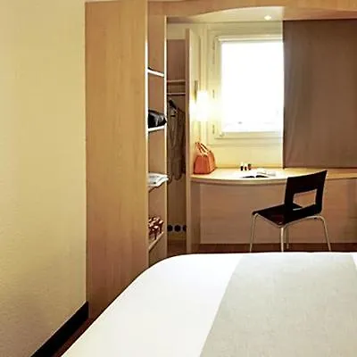 Ibis Barcelona Santa Coloma 2*